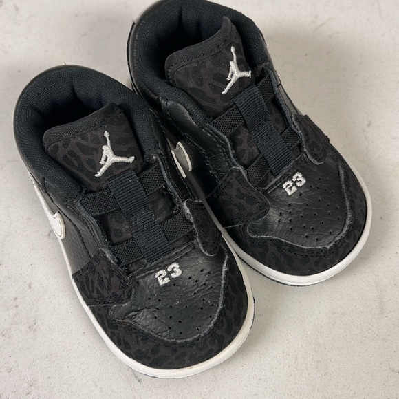 Air Jordan J Man Slip-On For Boys Black Elephant Print 364704-011 Size 4C - Picture 15 of 16